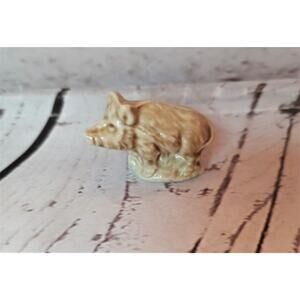 Wade Whimsie Wild Boar figurine Red Rose tea